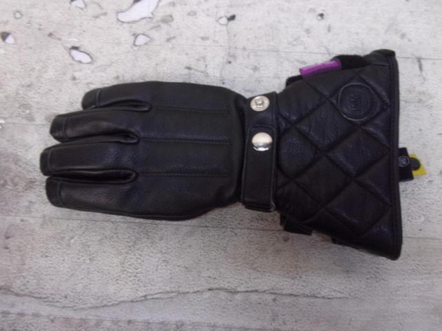 Size: MISM Leather Gloves