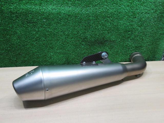 GP style
Slip-on silencer
DUKE
125 (11-16)
LeoVince