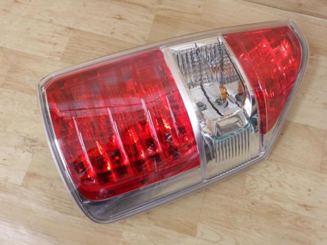 右側のみ TOYOTA 純正テールランプ ノア 70系 前期