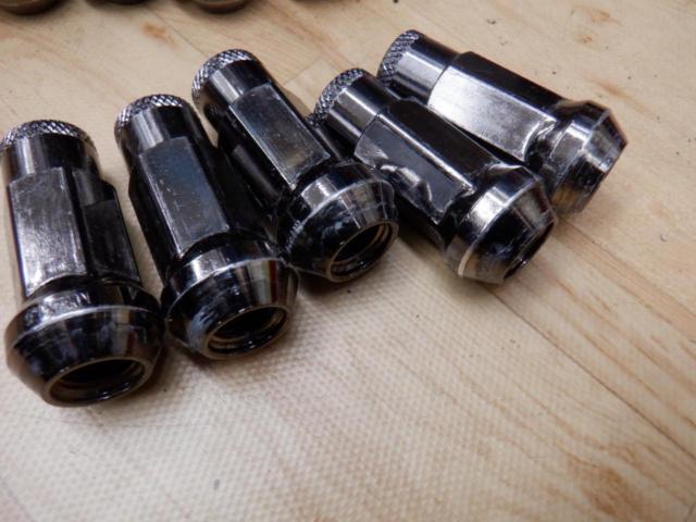 メーカー不明 スチールレーシングナット 貫通タイプ 20個 M12xP1.5 ソケット有
