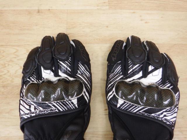 Fabric deterioration and peeling present.
HYOD
W-7
CORE
WINTER
GLOVES
HSG521
M size