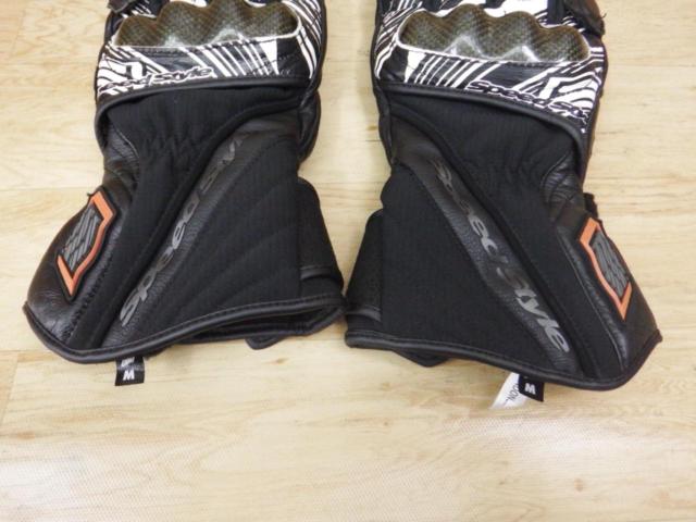 Fabric deterioration and peeling present.
HYOD
W-7
CORE
WINTER
GLOVES
HSG521
M size