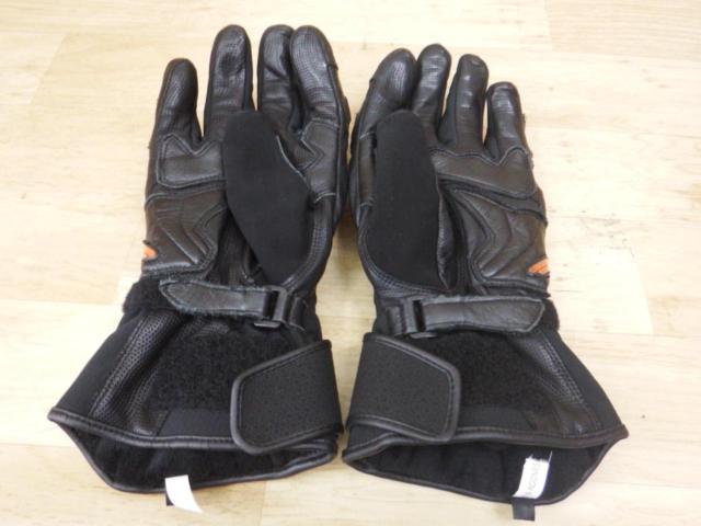 Fabric deterioration and peeling present.
HYOD
W-7
CORE
WINTER
GLOVES
HSG521
M size