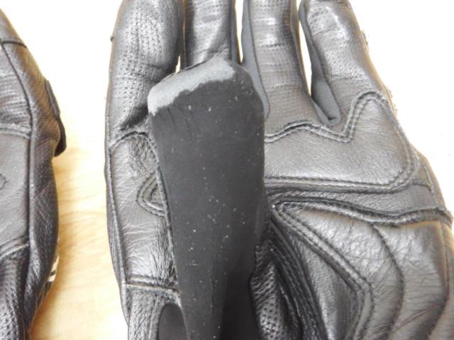 Fabric deterioration and peeling present.
HYOD
W-7
CORE
WINTER
GLOVES
HSG521
M size