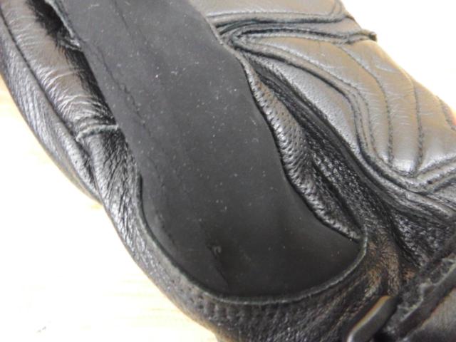 Fabric deterioration and peeling present.
HYOD
W-7
CORE
WINTER
GLOVES
HSG521
M size