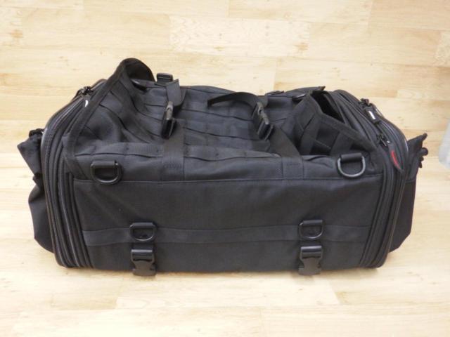 No shoulder strap
HenlyBegins
Touring Seat Bag M
DH-718
Capacity: 33-42L