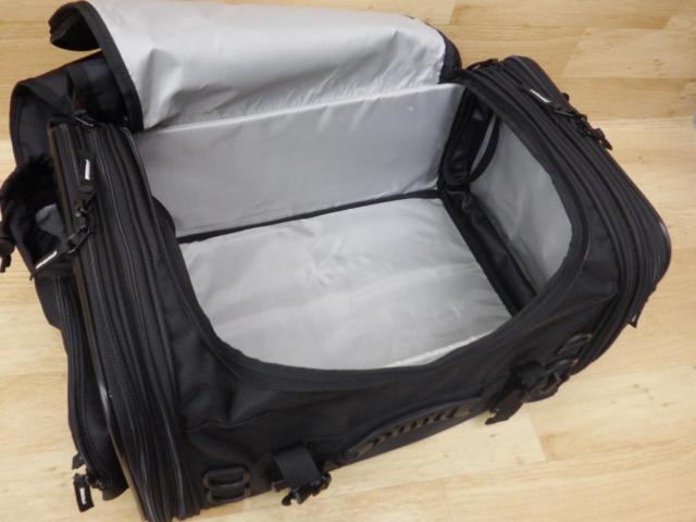 No shoulder strap
HenlyBegins
Touring Seat Bag M
DH-718
Capacity: 33-42L