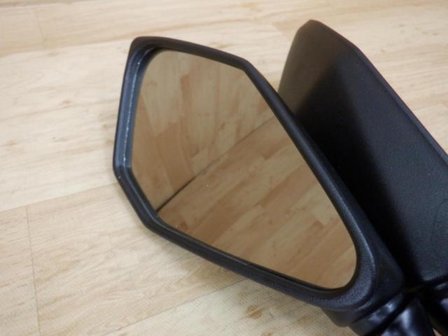 Mounting pitch: Approximately 45mm
KAWASAKI
Genuine cowl mirror
Ninja400
EX400L