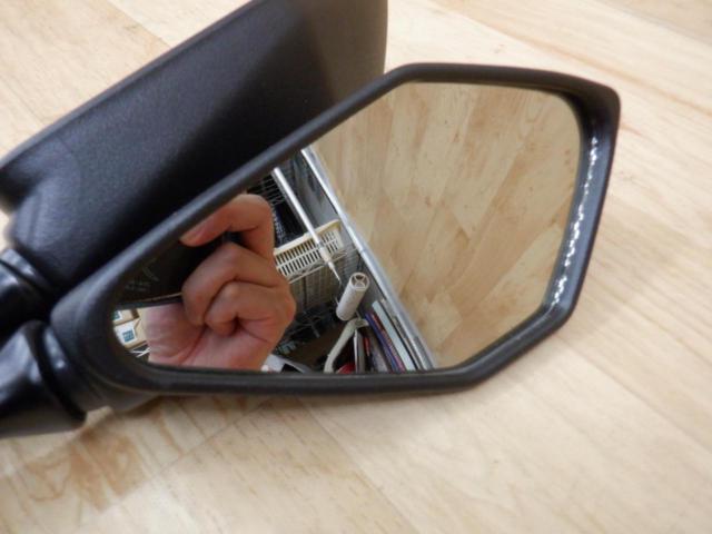Mounting pitch: Approximately 45mm
KAWASAKI
Genuine cowl mirror
Ninja400
EX400L