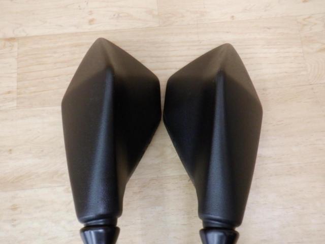Mounting pitch: Approximately 45mm
KAWASAKI
Genuine cowl mirror
Ninja400
EX400L