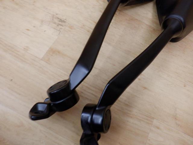 Mounting pitch: Approximately 45mm
KAWASAKI
Genuine cowl mirror
Ninja400
EX400L