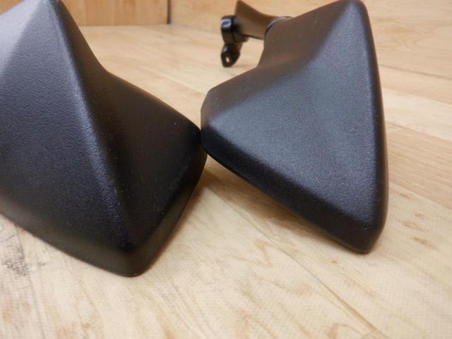 Mounting pitch: Approximately 45mm
KAWASAKI
Genuine cowl mirror
Ninja400
EX400L