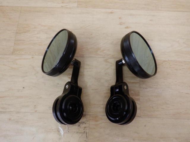 Unknown Manufacturer
Bar end mirror
Compatible with mounting diameters of Φ13-Φ17.
Left and right