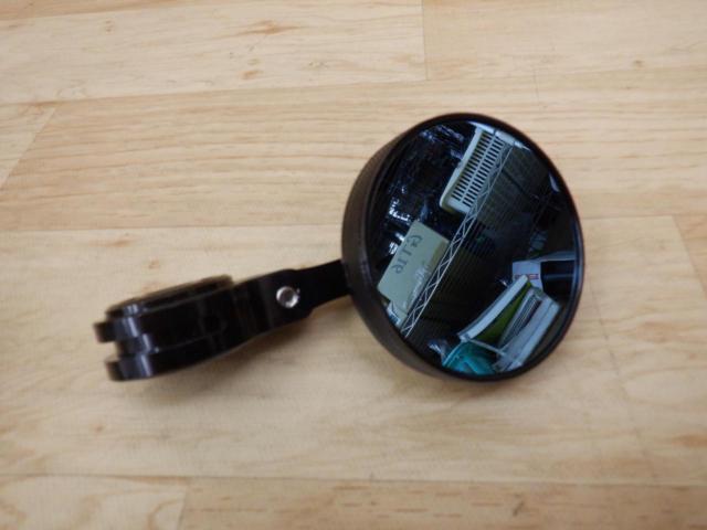 Unknown Manufacturer
Bar end mirror
Compatible with mounting diameters of Φ13-Φ17.
Left and right