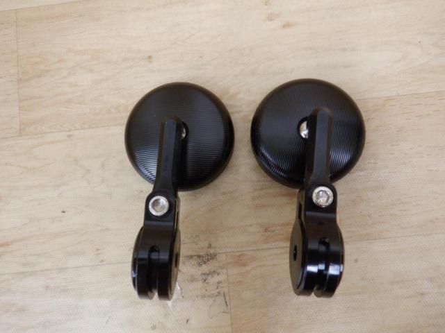 Unknown Manufacturer
Bar end mirror
Compatible with mounting diameters of Φ13-Φ17.
Left and right