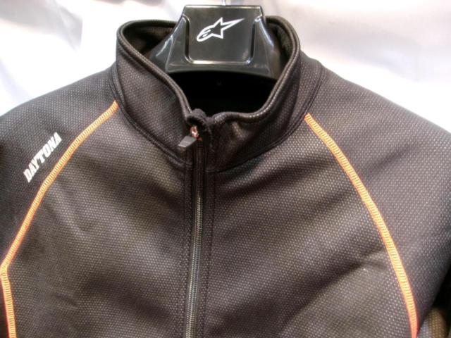 Size M
DAYTONA
DI002FA
Windproof and thermal full-zip innerwear
