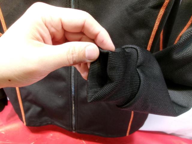 Size M
DAYTONA
DI002FA
Windproof and thermal full-zip innerwear