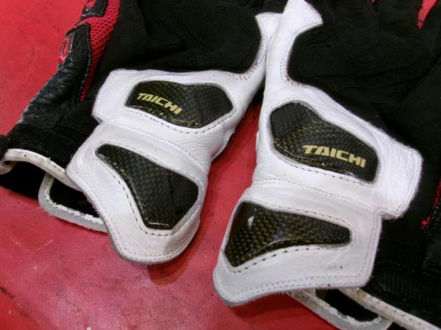 Size XL
RSTaichi
RST 442
Raptor mesh glove
Black / Red / White