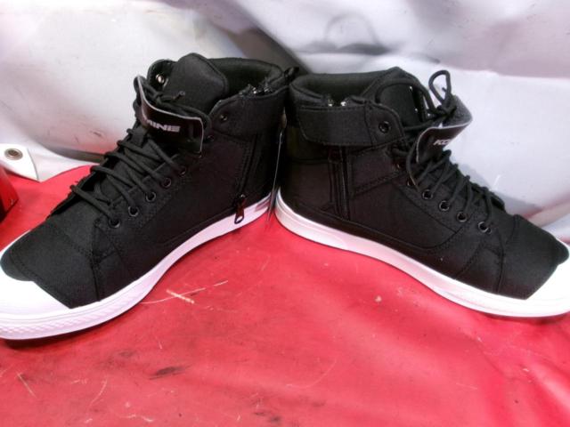 Size 26cm
KOMINE
BK-101(05-101)
WP
Riding
Sneakers (Waterproof Riding Sneakers)
black
Unused item