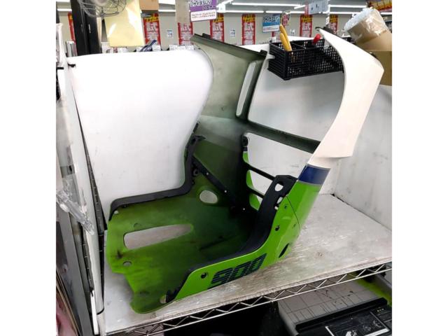 9KAWASAKI
Genuine under cowl