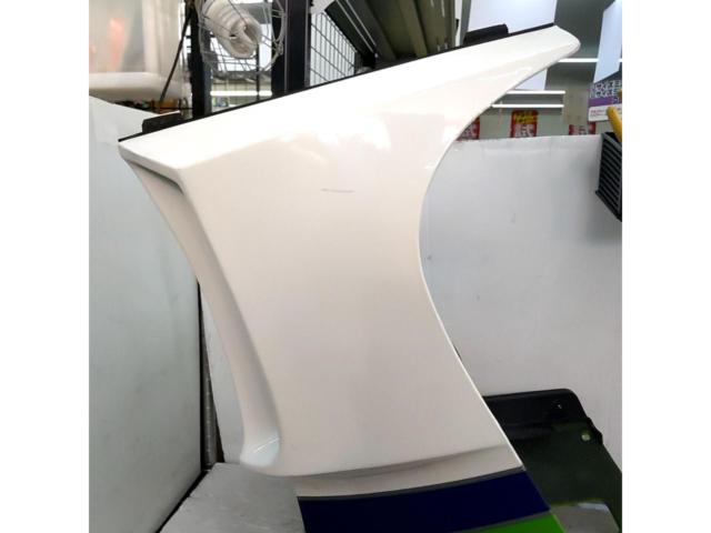 9KAWASAKI
Genuine under cowl