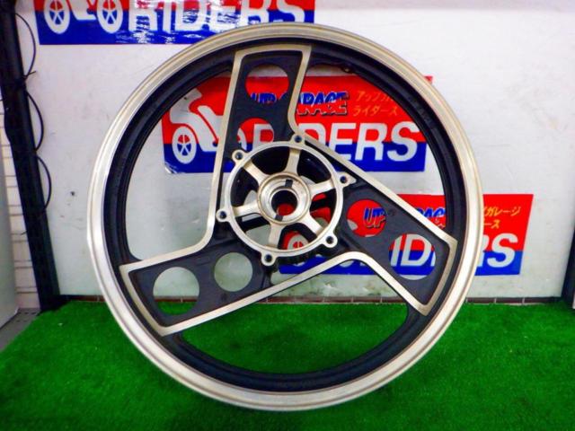 7 YAMAHA
Genuine front wheel
