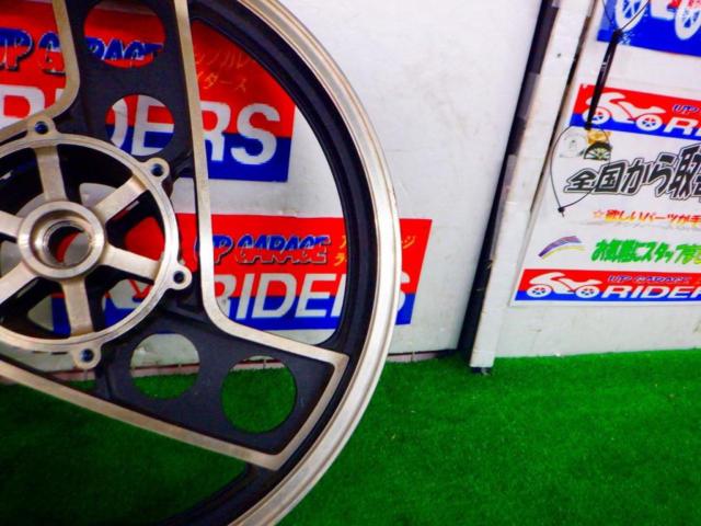 7 YAMAHA
Genuine front wheel