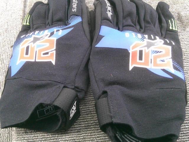 Size M
Alpinestars
Bike Globe
FQ20
REEF
MONSTER
GLOVE
Monster Glove
Black/Blue/Bright Red/Green