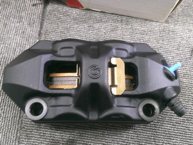 100MM Brembo   ラジアルブレーキキャリパー M4 モノブロック 100MM | 220988550 片側のみ ブレンボ ブラックRADIAL