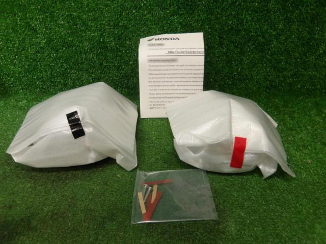 CB1100
(Final Deduction)
US
HONDA genuine
Accessories
Meter cover kit
Unused item