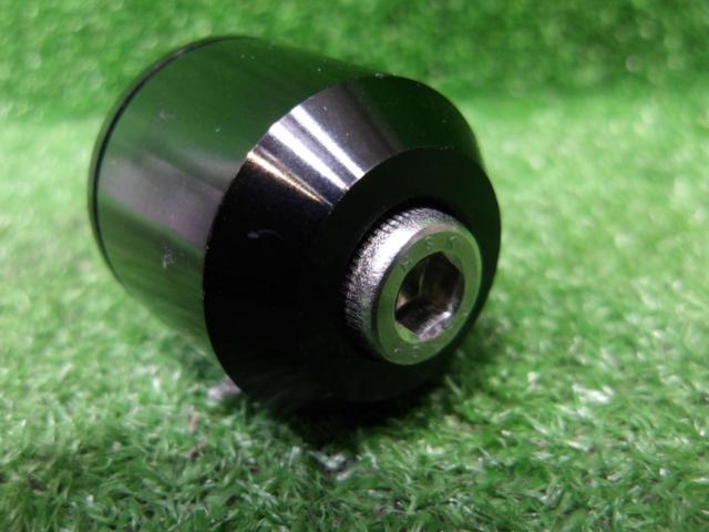 Unknown Manufacturer
Bar Ends Black
Approximately 15mm in diameter
