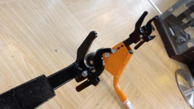 DAYTONA (Daytona)
Riasutando
Adjustable 3
U-clamp attachment installed