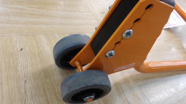 DAYTONA (Daytona)
Riasutando
Adjustable 3
U-clamp attachment installed