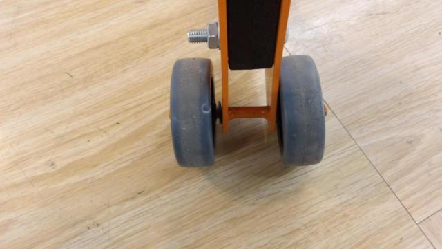 DAYTONA (Daytona)
Riasutando
Adjustable 3
U-clamp attachment installed