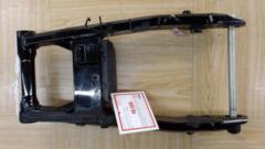 Removed from a Z900RS (2022 model)
Genuine
Swing arm
(Stand hook attached)