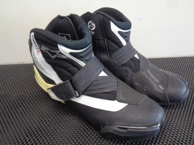 Alpinestars
Riding shoes
SMX-1
R
V2
VENTED
EUR42