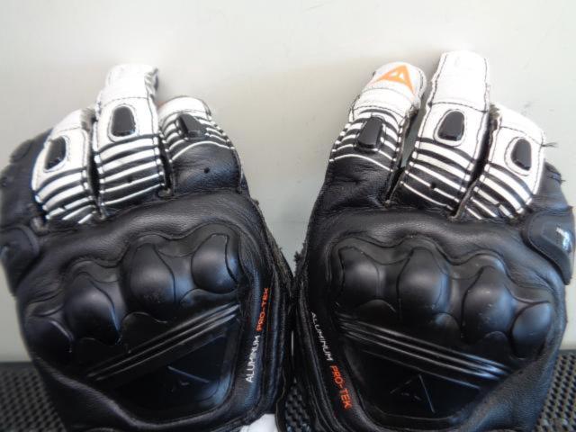 DAINESEFIERO
METAL
GLOVES
Size: 8 / S