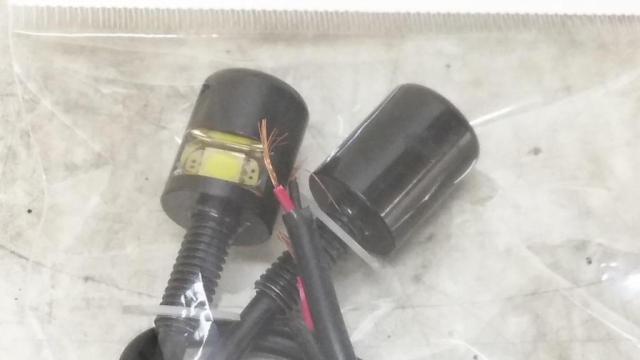 【2分割】メーカー不明 LEDナンバー灯