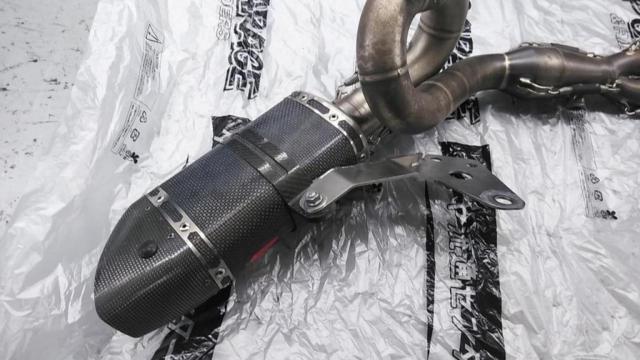 9AKRAPOVIC レーシングライン カーボンマフラー