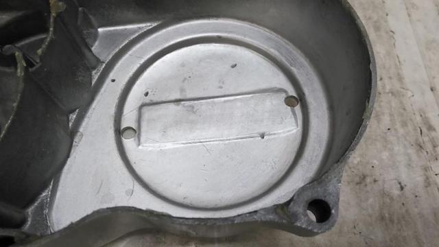 3メーカー不明 ジェネレーターカバー