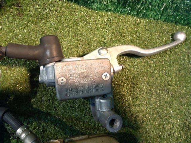 【KAWASAKI】純正 フロントキャリパーマスターセット KSR-2(年式不明)外し