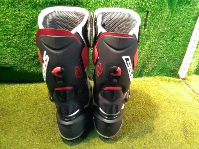 [SPEED
BIKERSB1001
Racing boots
Size: 43