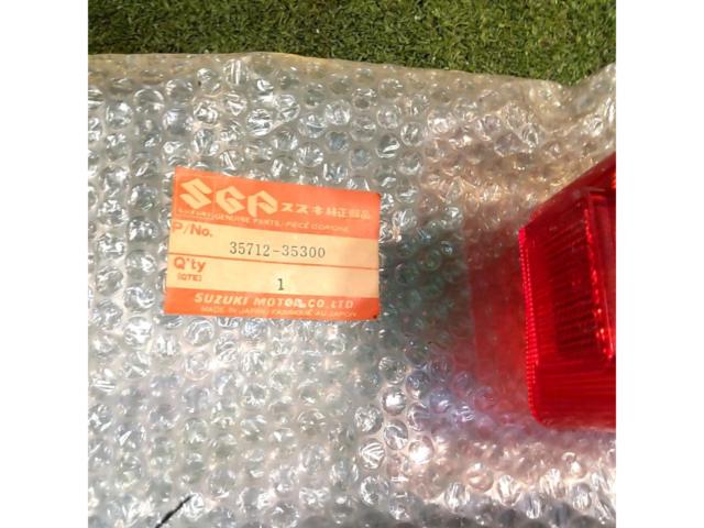 Genuine SUZUKI 35710-31 part
Tail lens
Birdie 50 (Year unknown)
Unused