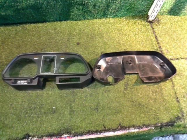 *Sold as-is with holes. KAWASAKI genuine meter cover.
Upper & Lower
GPZ400F2