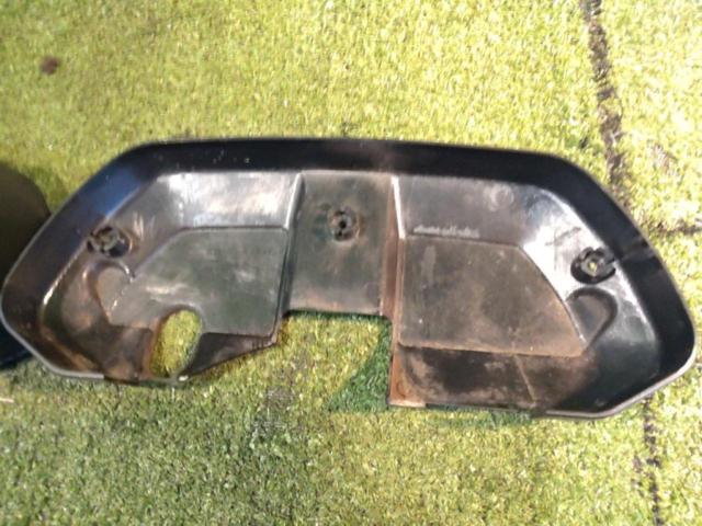 *Sold as-is with holes. KAWASAKI genuine meter cover.
Upper & Lower
GPZ400F2