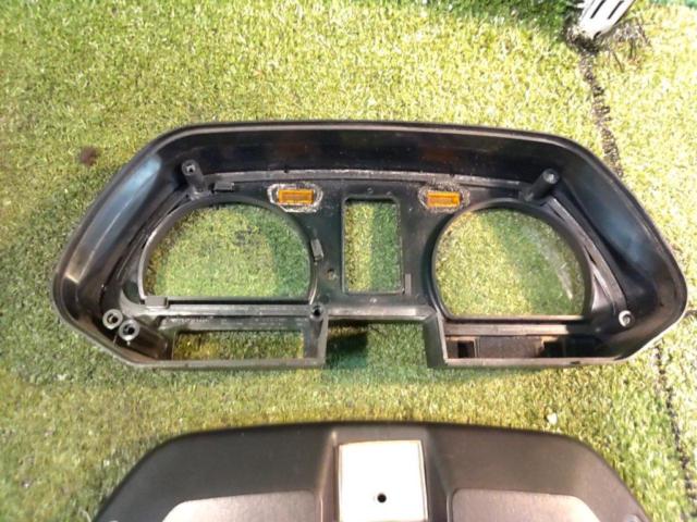 *Sold as-is with holes. KAWASAKI genuine meter cover.
Upper & Lower
GPZ400F2