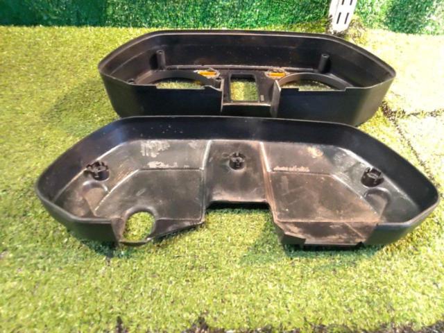 *Sold as-is with holes. KAWASAKI genuine meter cover.
Upper & Lower
GPZ400F2