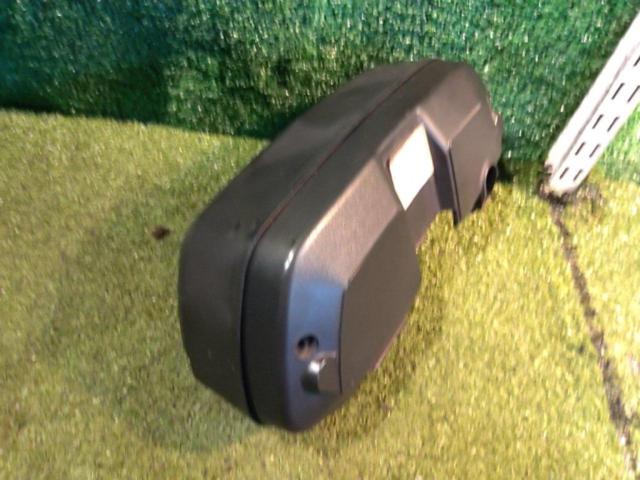 *Sold as-is with holes. KAWASAKI genuine meter cover.
Upper & Lower
GPZ400F2