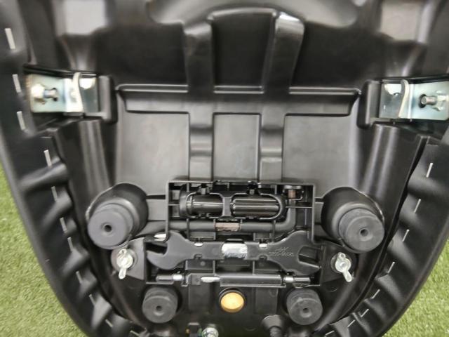2.【KAWASAKI/カワサキ】 純正シート Z900RS外し  