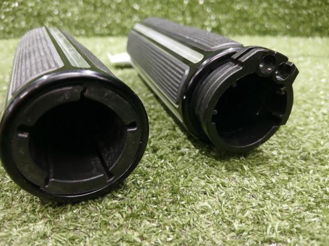 ARLEN
NESS/
Arlen Ness 10 gauge
Comfort grip
black
Product number: 07-124
06301693